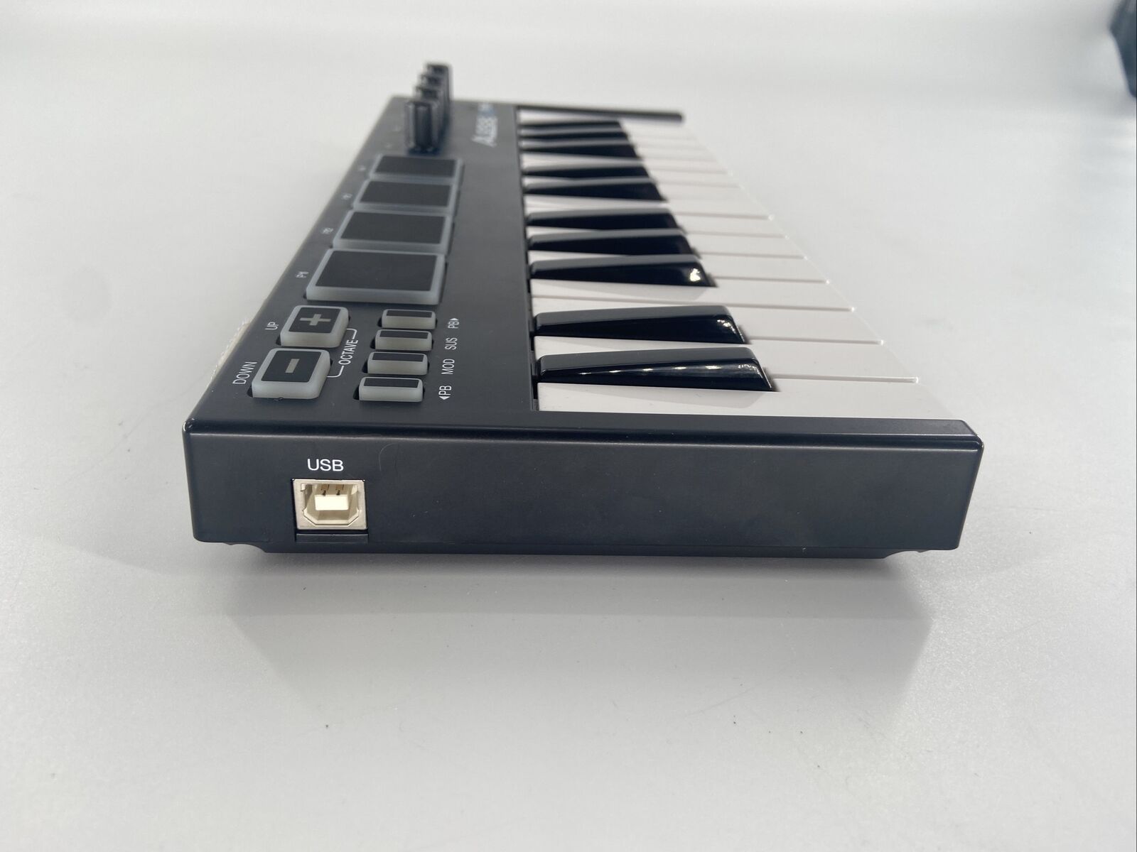 Alesis V Mini USB MIDI Keyboard Pad Controller 25 keys FREE SHIPPING - Fresh Stock Dated December 2025