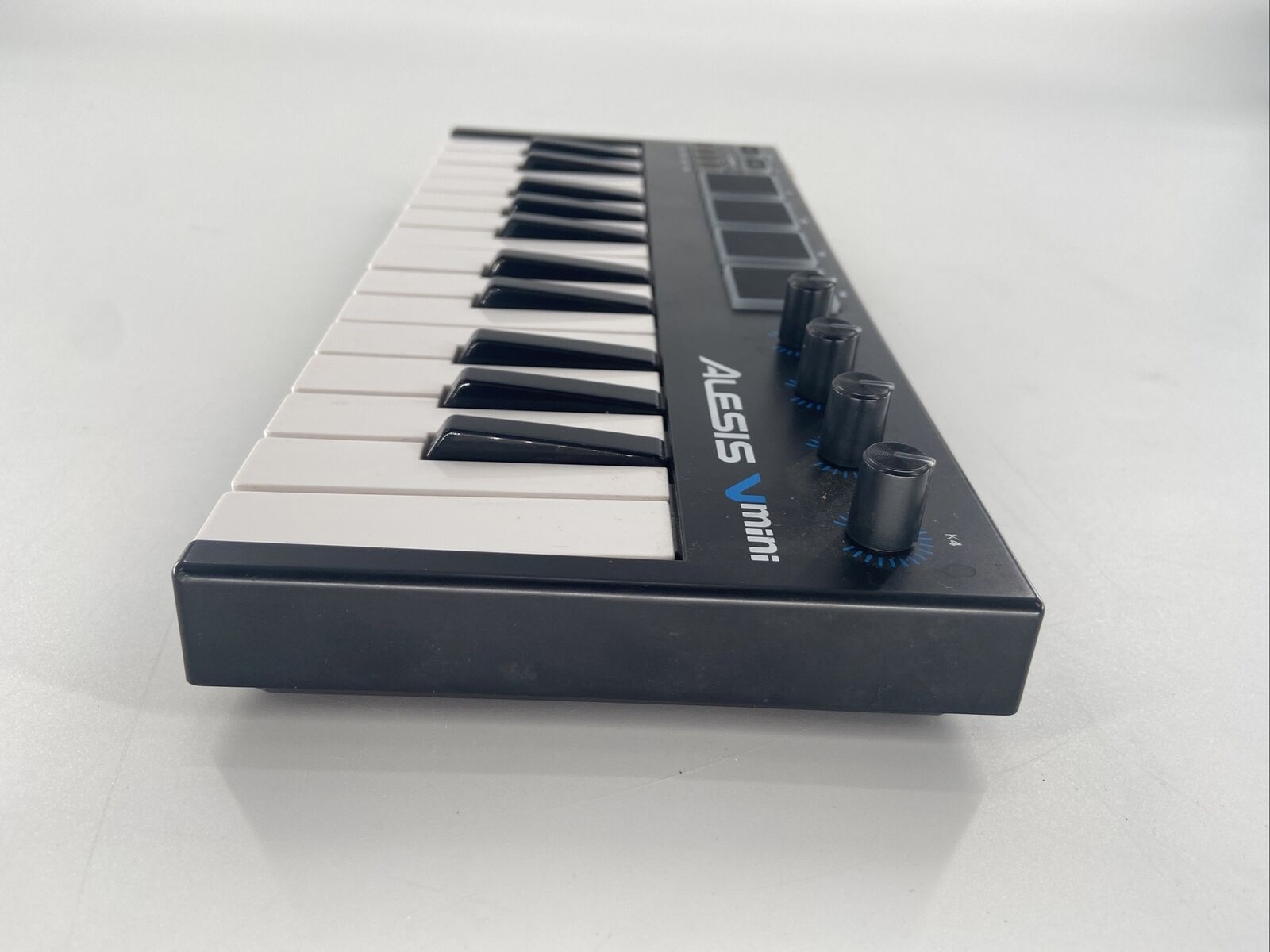 Alesis V Mini USB MIDI Keyboard Pad Controller 25 keys FREE SHIPPING - Fresh Stock Dated December 2025