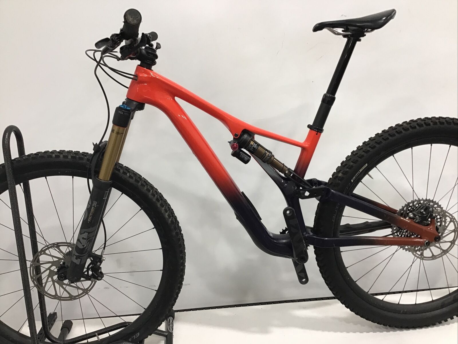 2019 Specialized Stumpjumper Pro Mountain Bike Medium 29