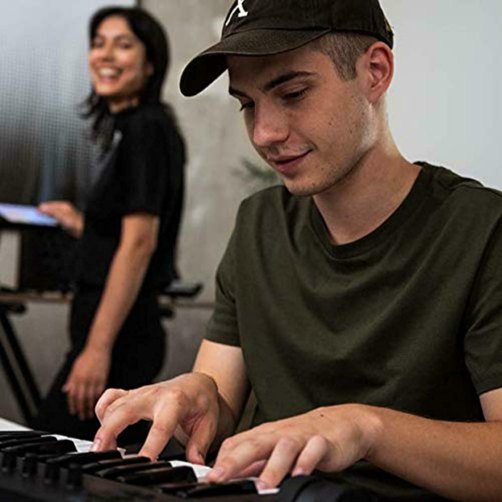 NATIVE INSTRUMENTS KOMPLETE KONTROL M32 MIDI Keyboard F/S w/Tracking# Japan New - Fresh Stock Dated December 2025