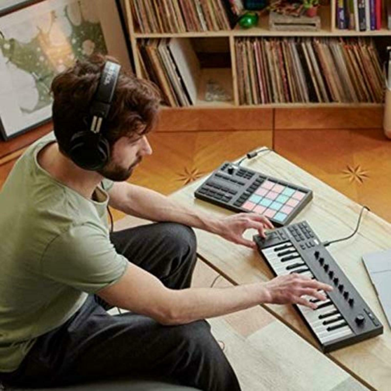 NATIVE INSTRUMENTS KOMPLETE KONTROL M32 MIDI Keyboard F/S w/Tracking# Japan New - Fresh Stock Dated December 2025