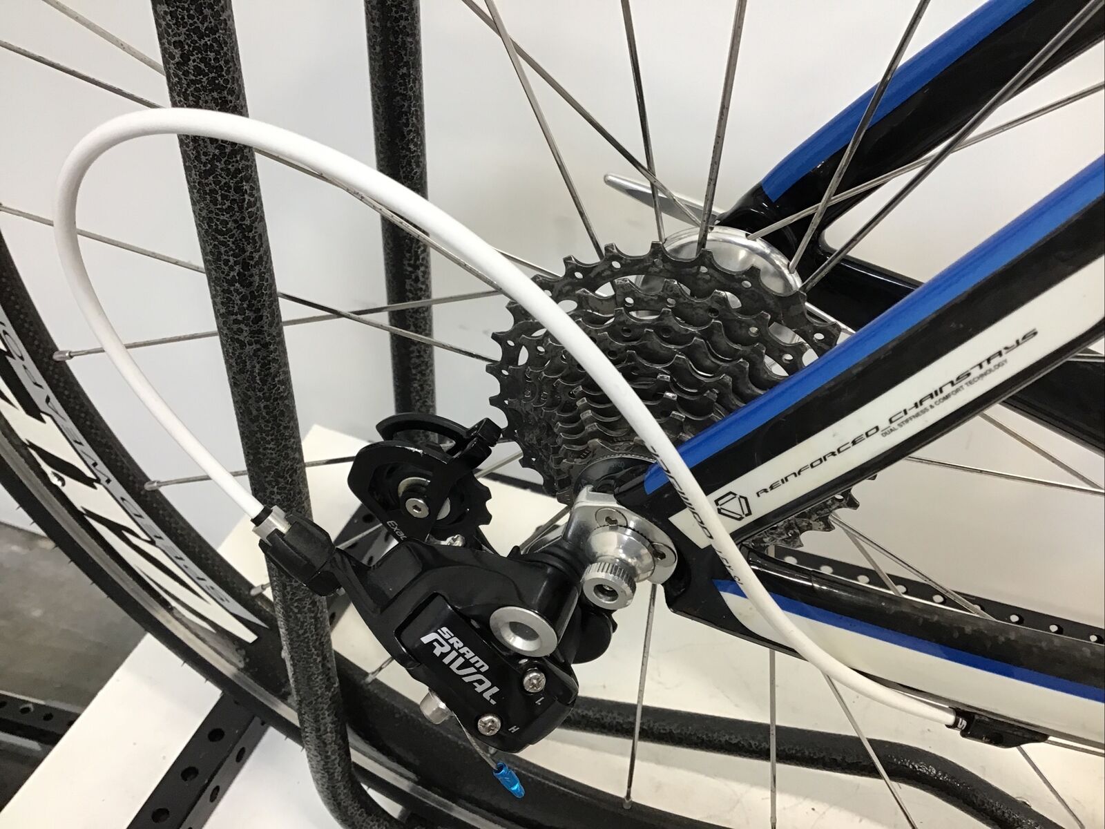 2011 Look 576 Aero Triathlon/TT Bike Medium Carbon SRAM Rival ZIPP 404 - Fresh Stock Dated January 2026