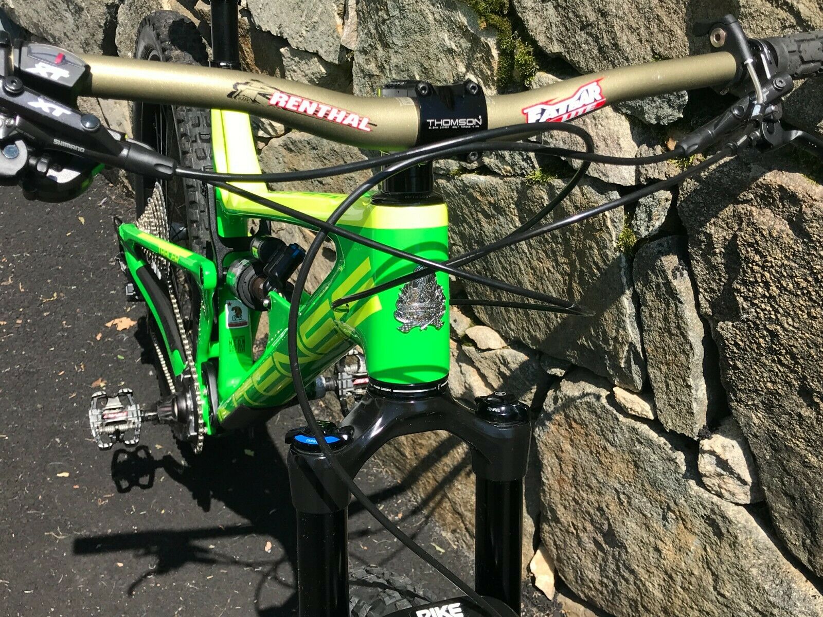 2018 Intense 275C Tracer. Large, Carbon Fiber Frame Custom Build Mountain Bike - Fresh Stock Dated December 2025