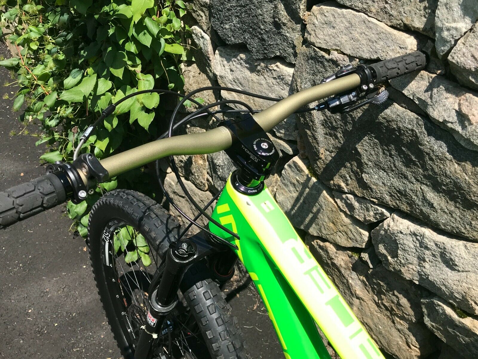 2018 Intense 275C Tracer. Large, Carbon Fiber Frame Custom Build Mountain Bike - Fresh Stock Dated December 2025