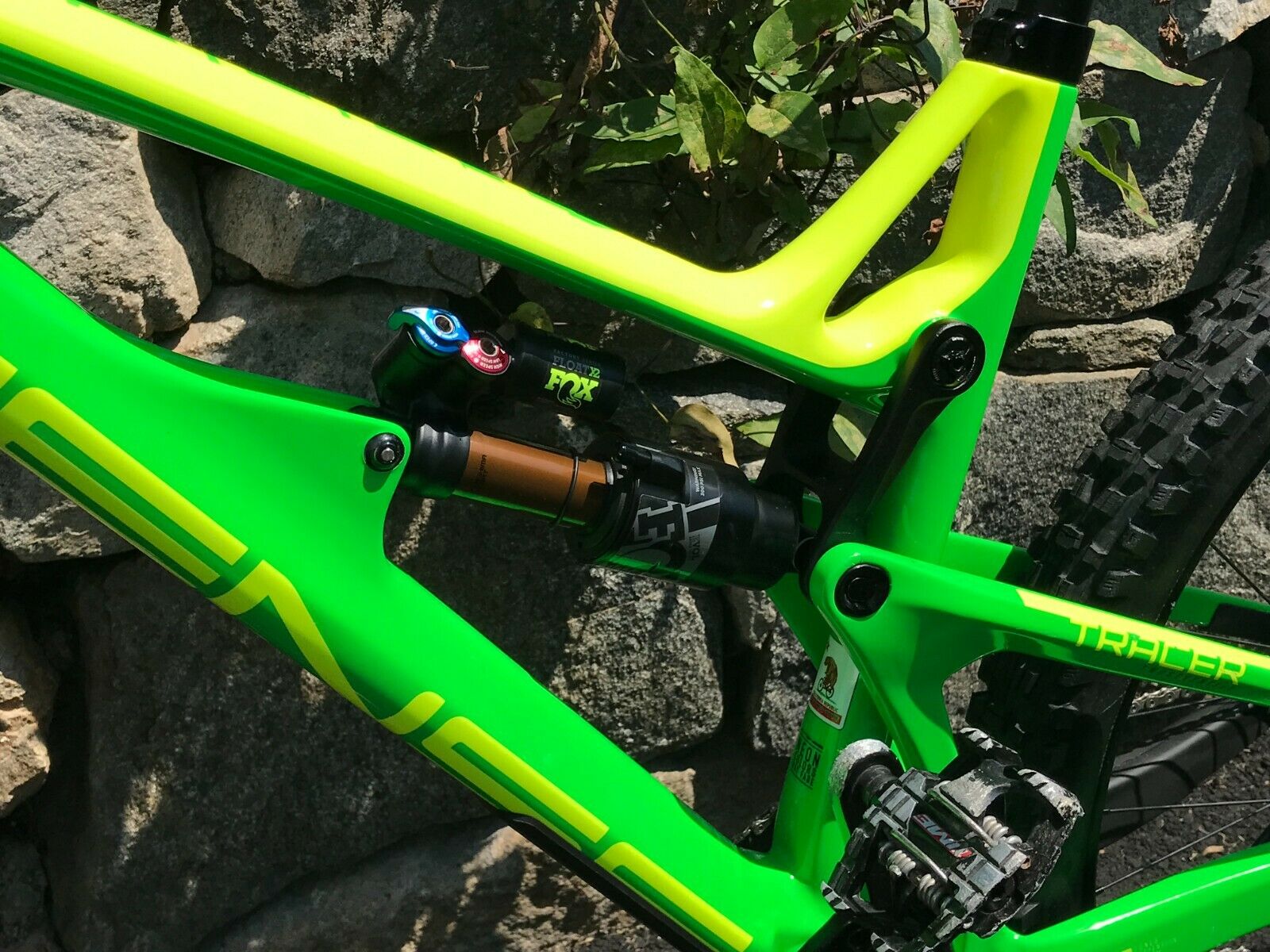 2018 Intense 275C Tracer. Large, Carbon Fiber Frame Custom Build Mountain Bike - Fresh Stock Dated December 2025