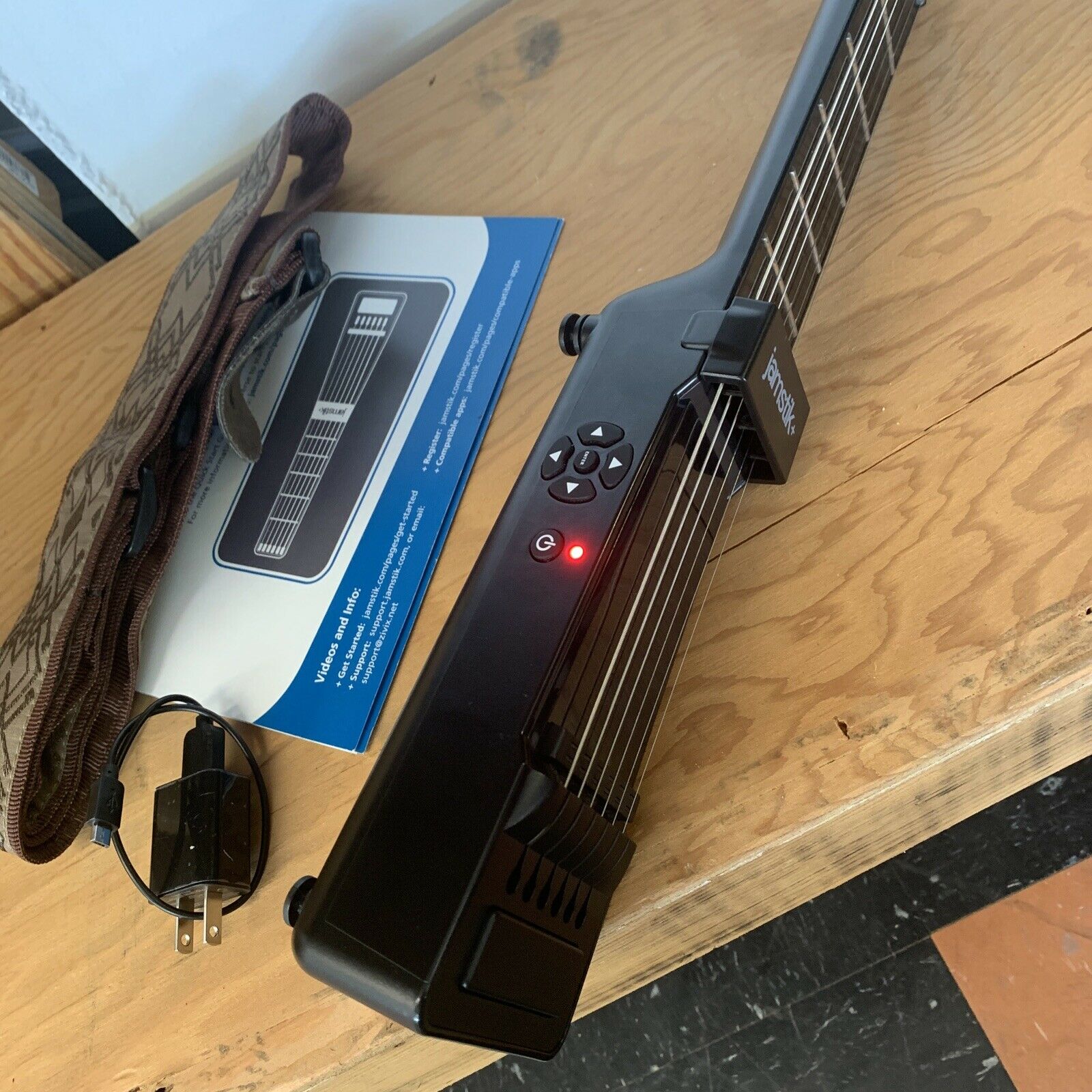 zivix Jamstik + 6 string digital smart guitar JSI152100 (black) excellent condit - Fresh Stock Dated December 2025