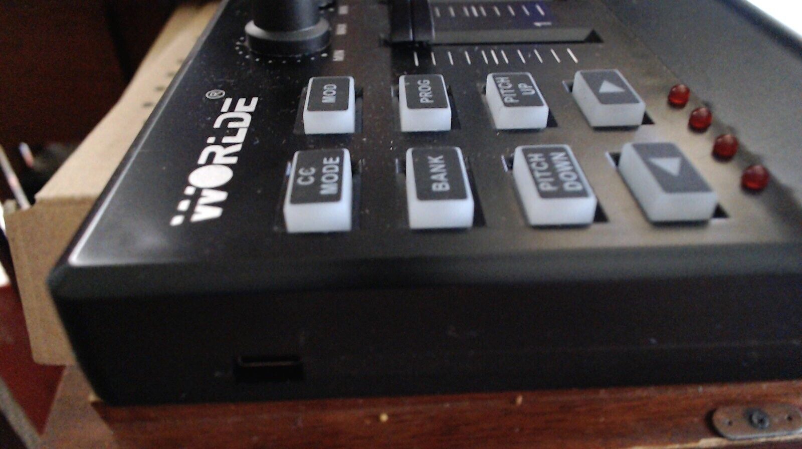 Worlde Panda Mini Black White 100mA 25 Key Portable USB MIDI Controller Keyboard - Fresh Stock Dated December 2025