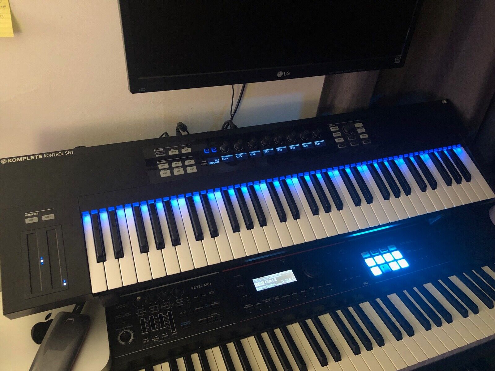 Native Instruments Komplete Kontrol S61 Keyboard Midi Controller Great Condition - Fresh Stock Dated December 2025