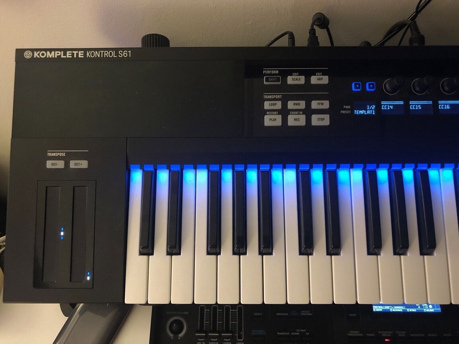 Native Instruments Komplete Kontrol S61 Keyboard Midi Controller Great Condition - Fresh Stock Dated December 2025