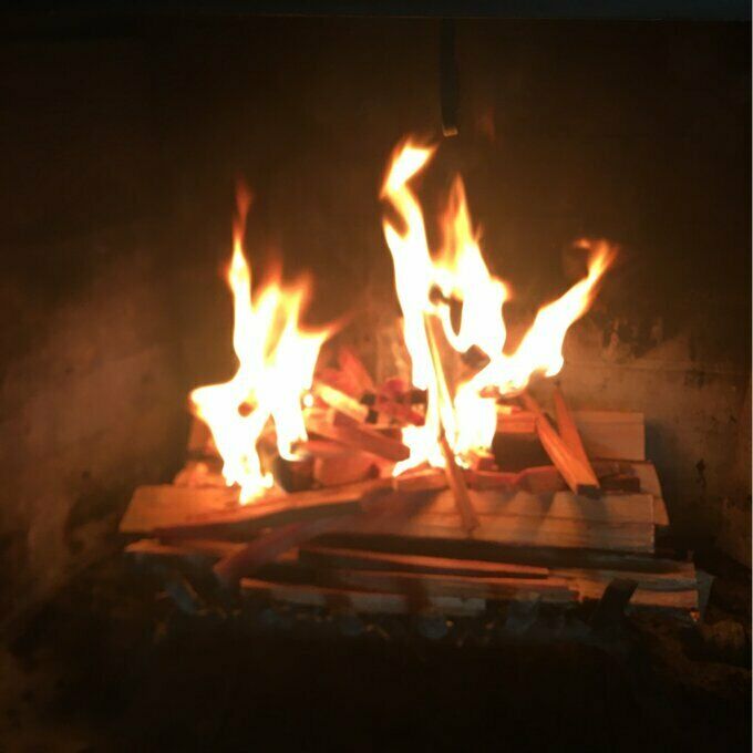 Firewood Firestarter Seasoned Burn Fireplace Firelogs Natural Fire Wood 40 lbs - Fresh Stock Dated January 2026