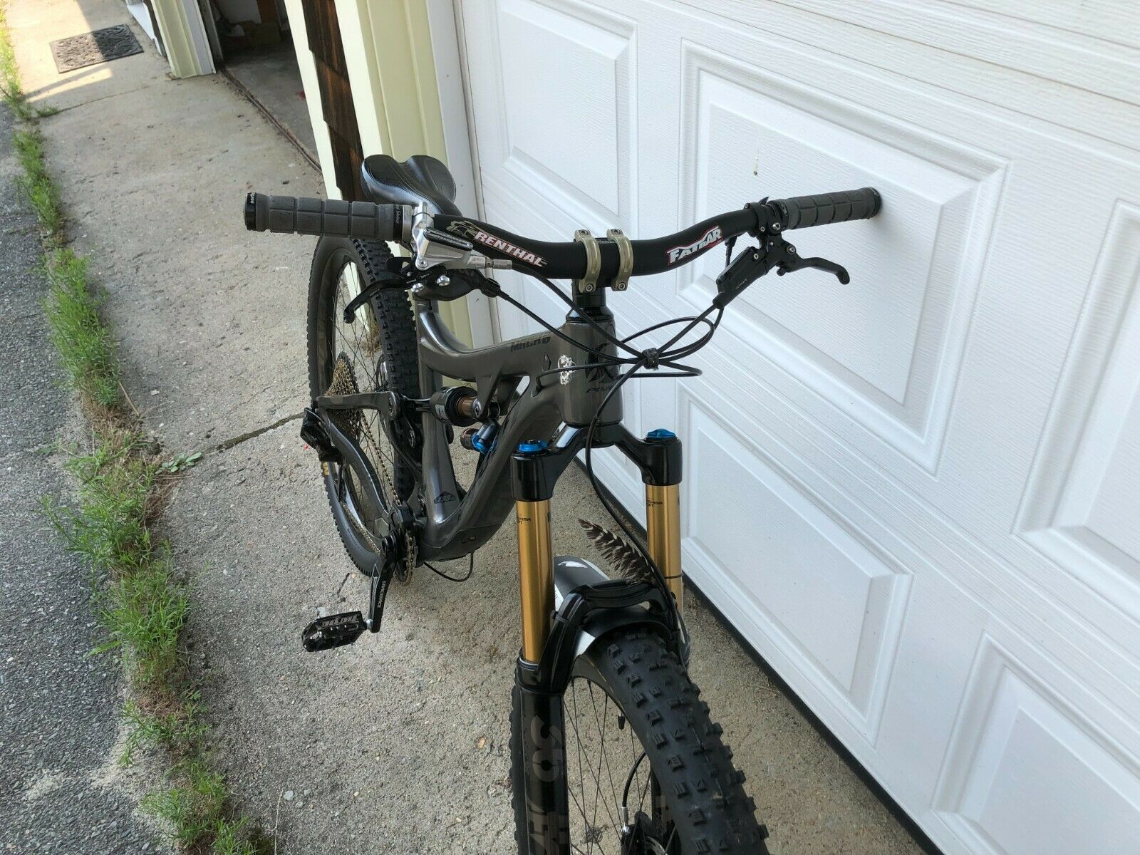 Pivot Mach6 XX1 - Fresh Stock Dated December 2025