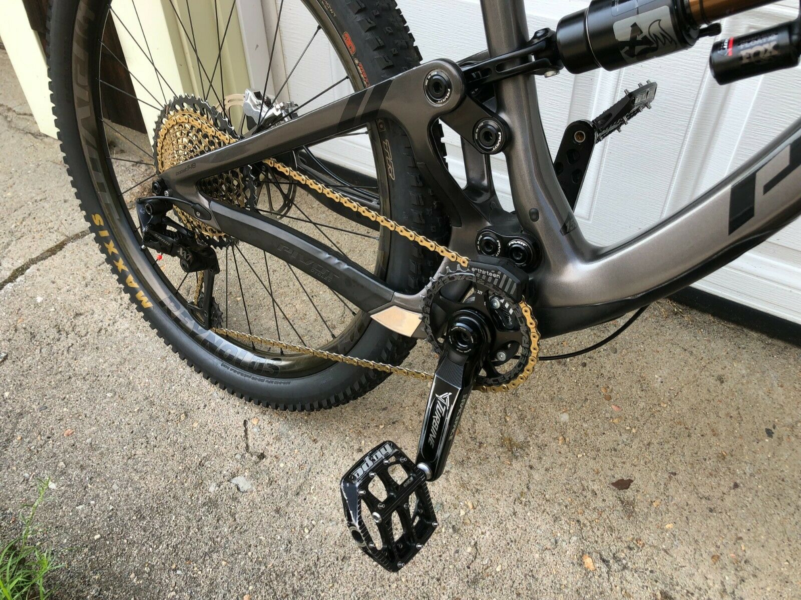 Pivot Mach6 XX1 - Fresh Stock Dated December 2025