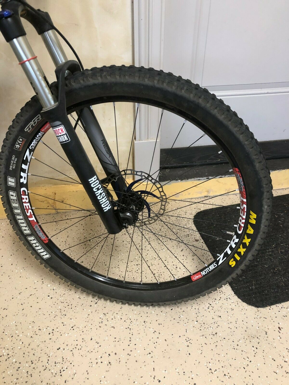 Santa Cruz Blur Full Suspension Mountain Bike - Fresh Stock Dated December 2025