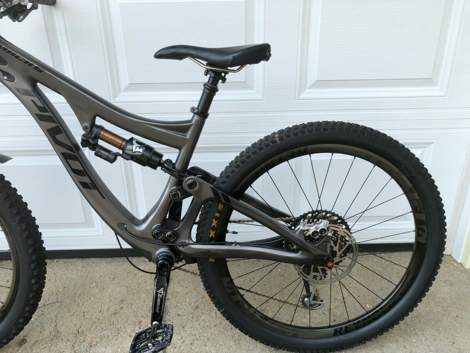 Pivot Mach6 XX1 - Fresh Stock Dated December 2025