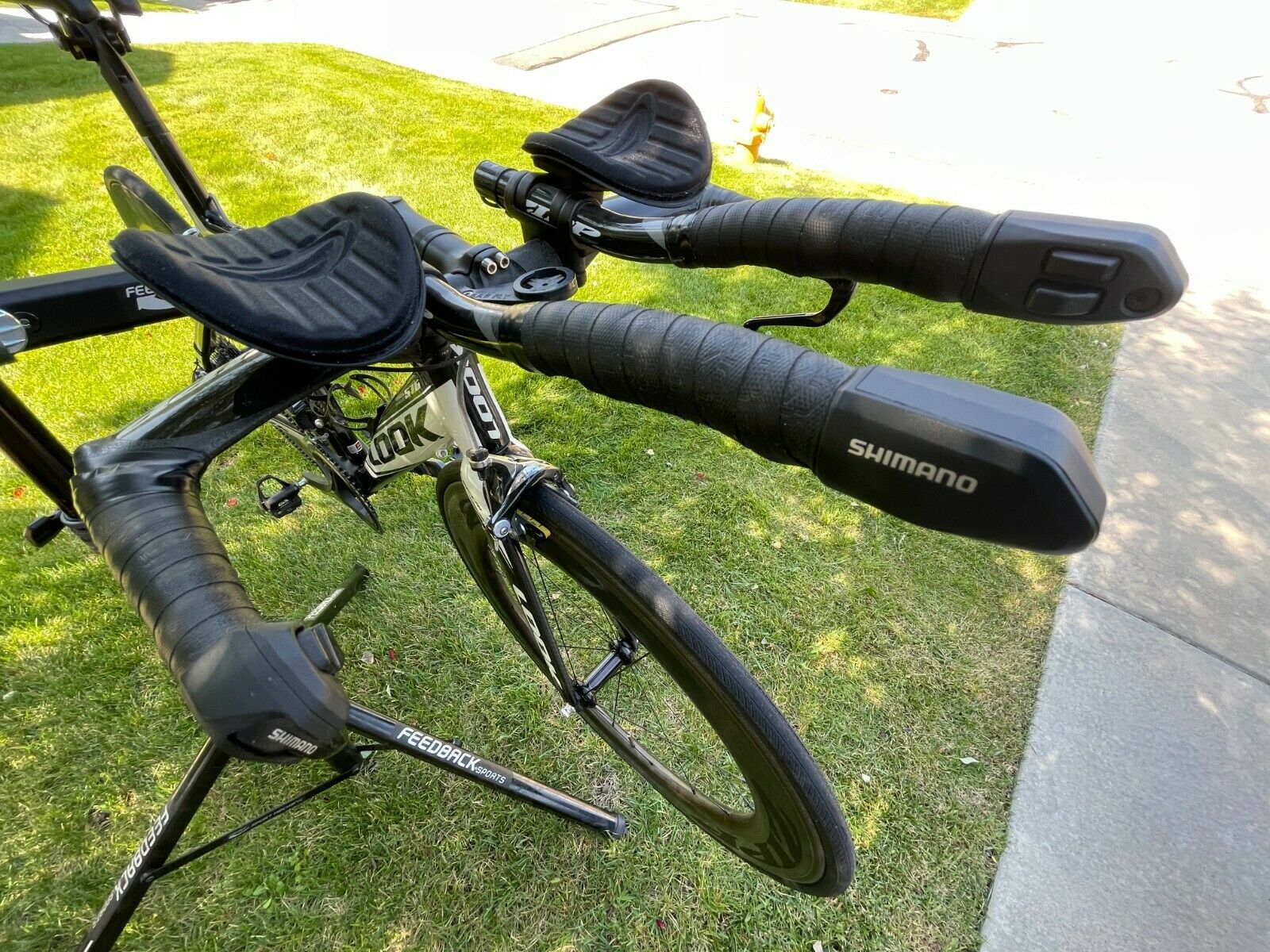 Look 576 AERO Triathlon Bike with Di2 and Zipp Carbon Clincher wheels - Fresh Stock Dated December 2025