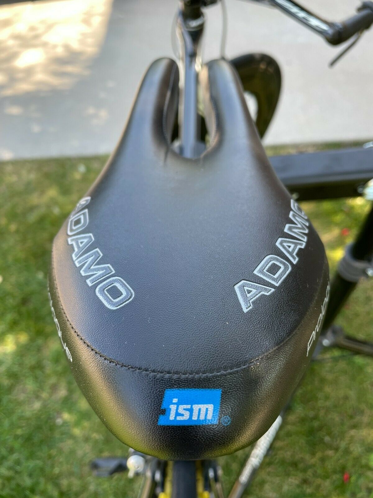 Look 576 AERO Triathlon Bike with Di2 and Zipp Carbon Clincher wheels - Fresh Stock Dated December 2025