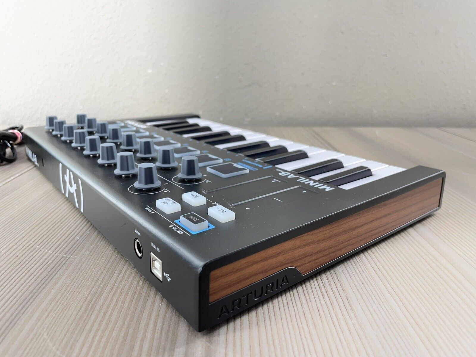Arturia MiniLab MkII 25-Key USB Controller + USB Cable - Fresh Stock Dated December 2025
