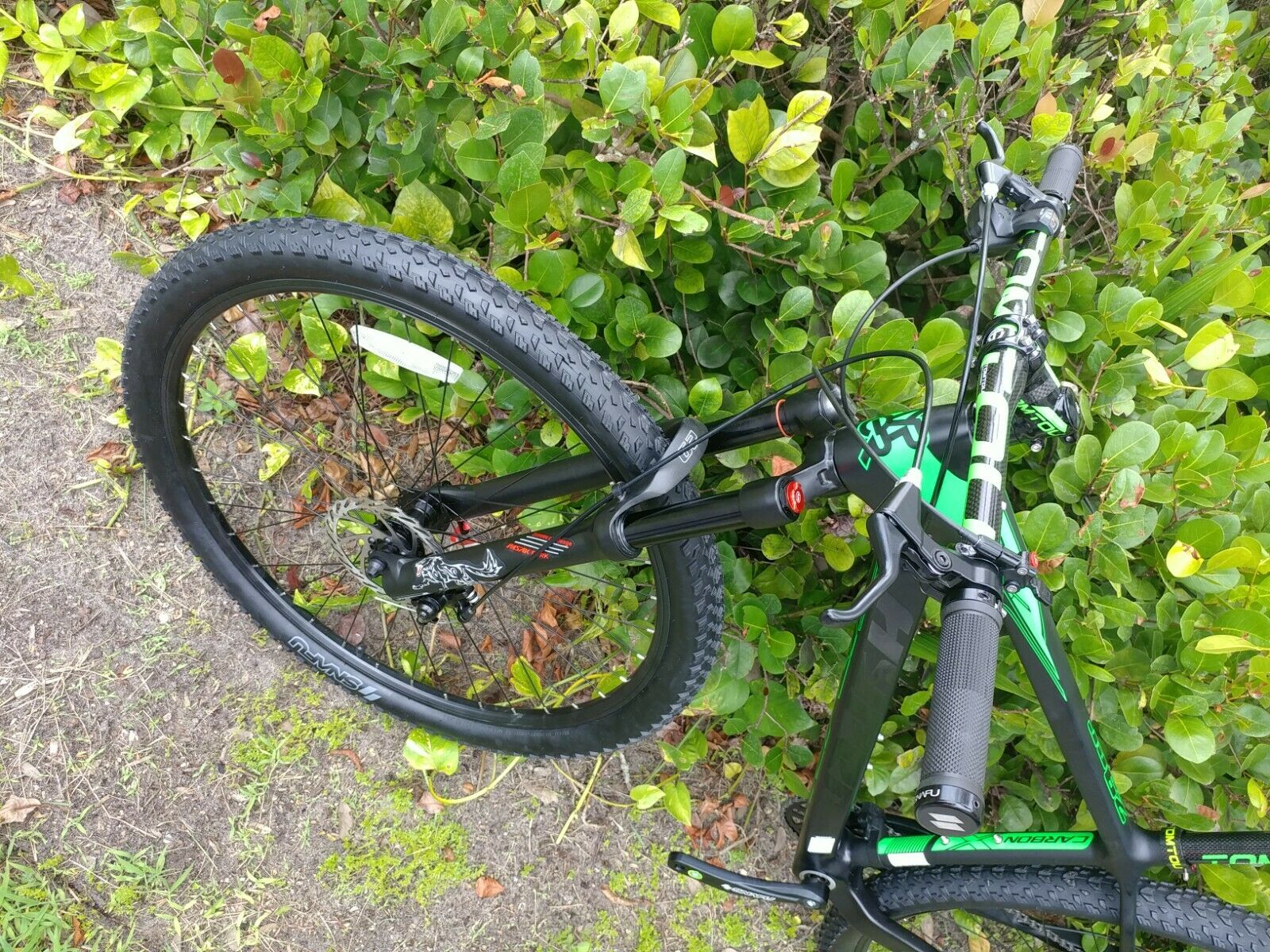 Hyper carbon x 29er xc mountian bike bicycle - Fresh Stock Dated December 2025