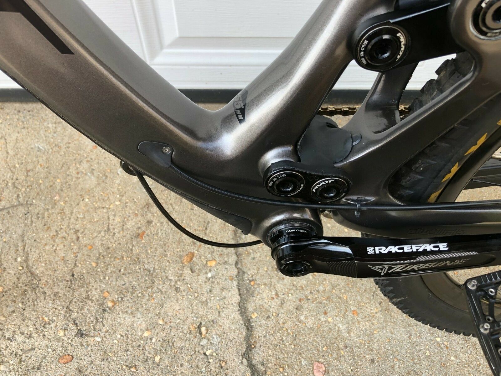 Pivot Mach6 XX1 - Fresh Stock Dated December 2025