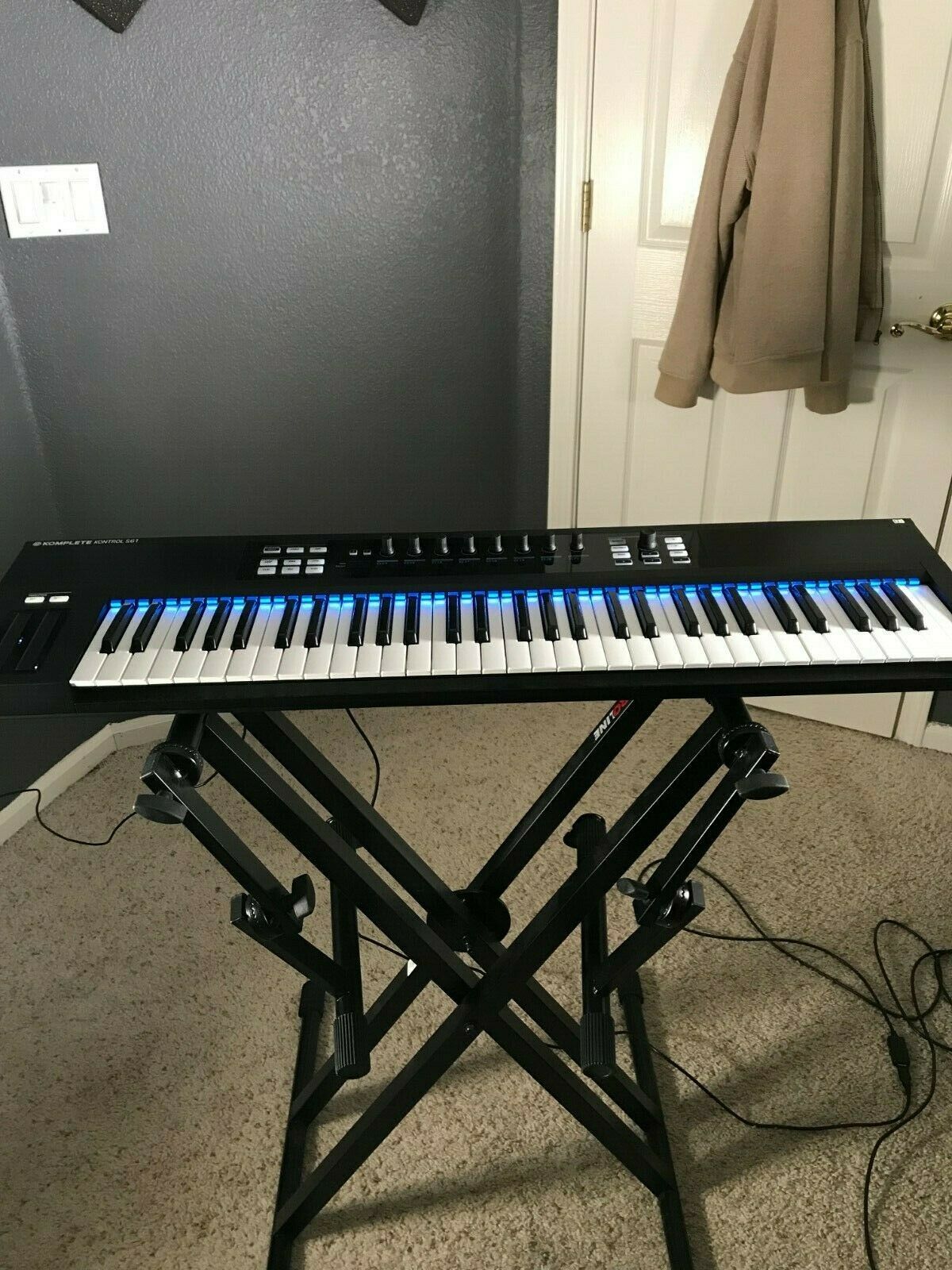 Native Instruments Komplete Kontrol S61 MIDI controller keyboard - Fresh Stock Dated December 2025