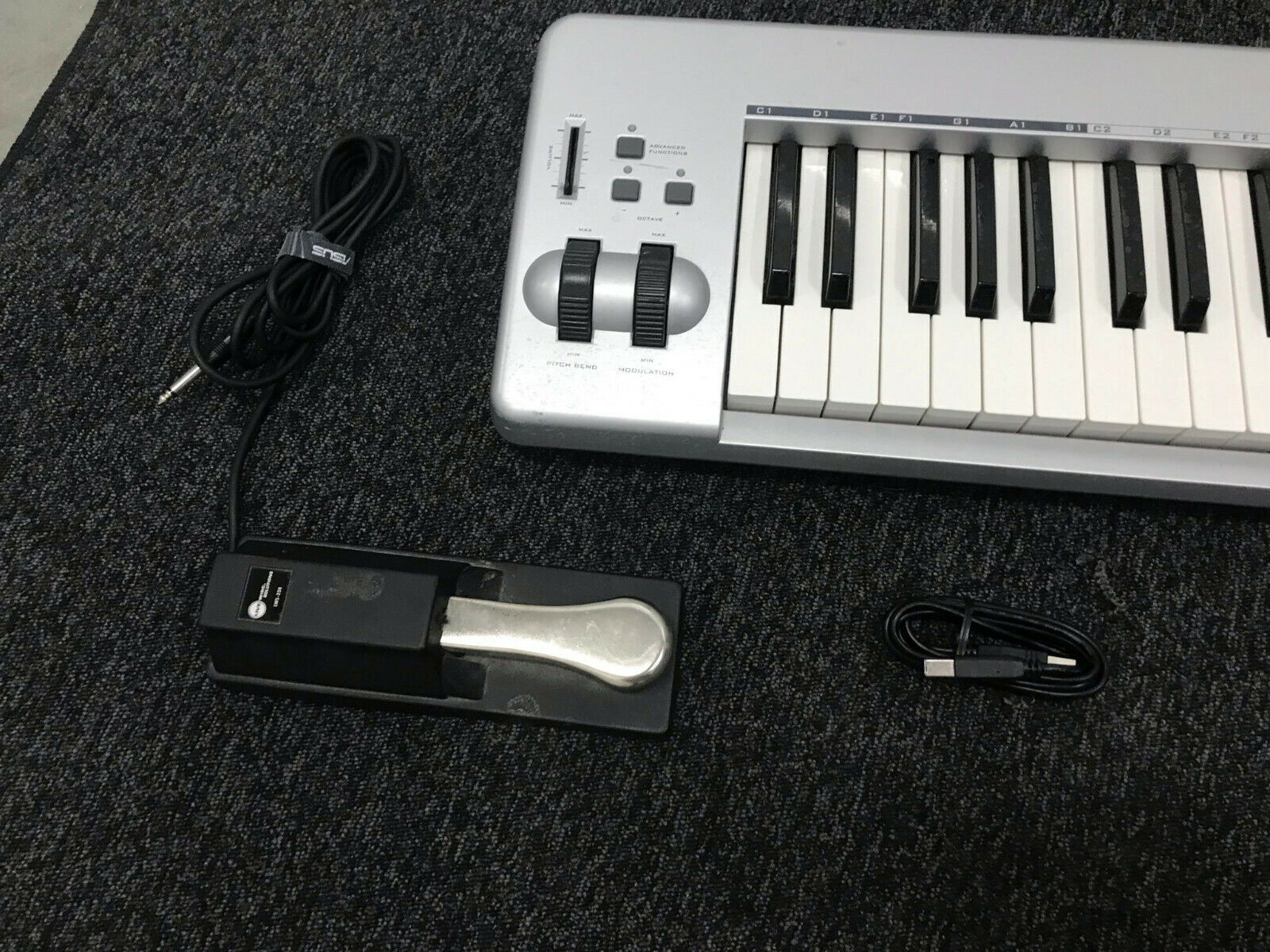 M-Audio Keystation 62 ES 2018 Silver - Fresh Stock Dated December 2025