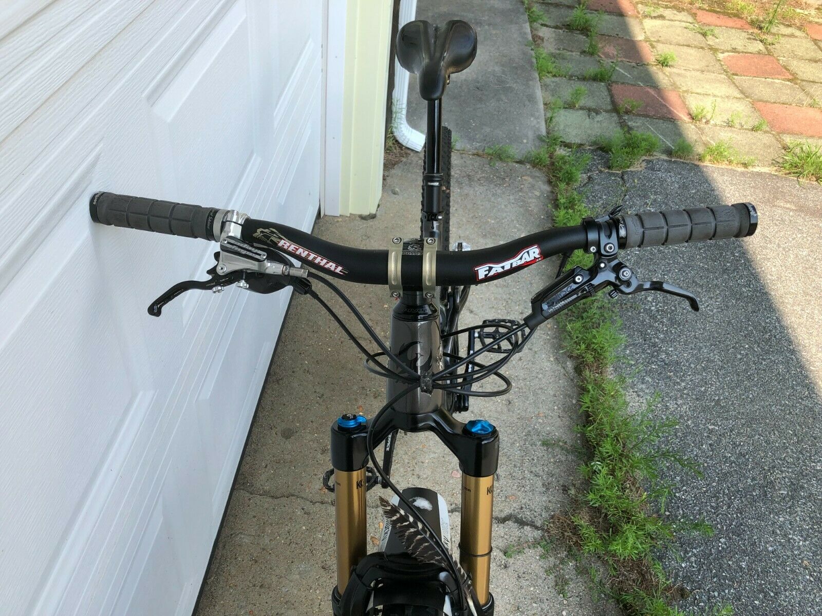 Pivot Mach6 XX1 - Fresh Stock Dated December 2025