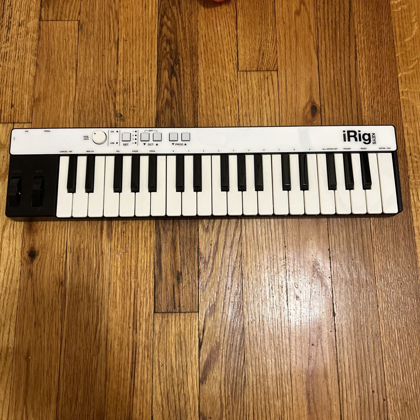 iRig Keys 37-Key Mini MIDI Keyboard Controller TESTED no cords - Fresh Stock Dated December 2025