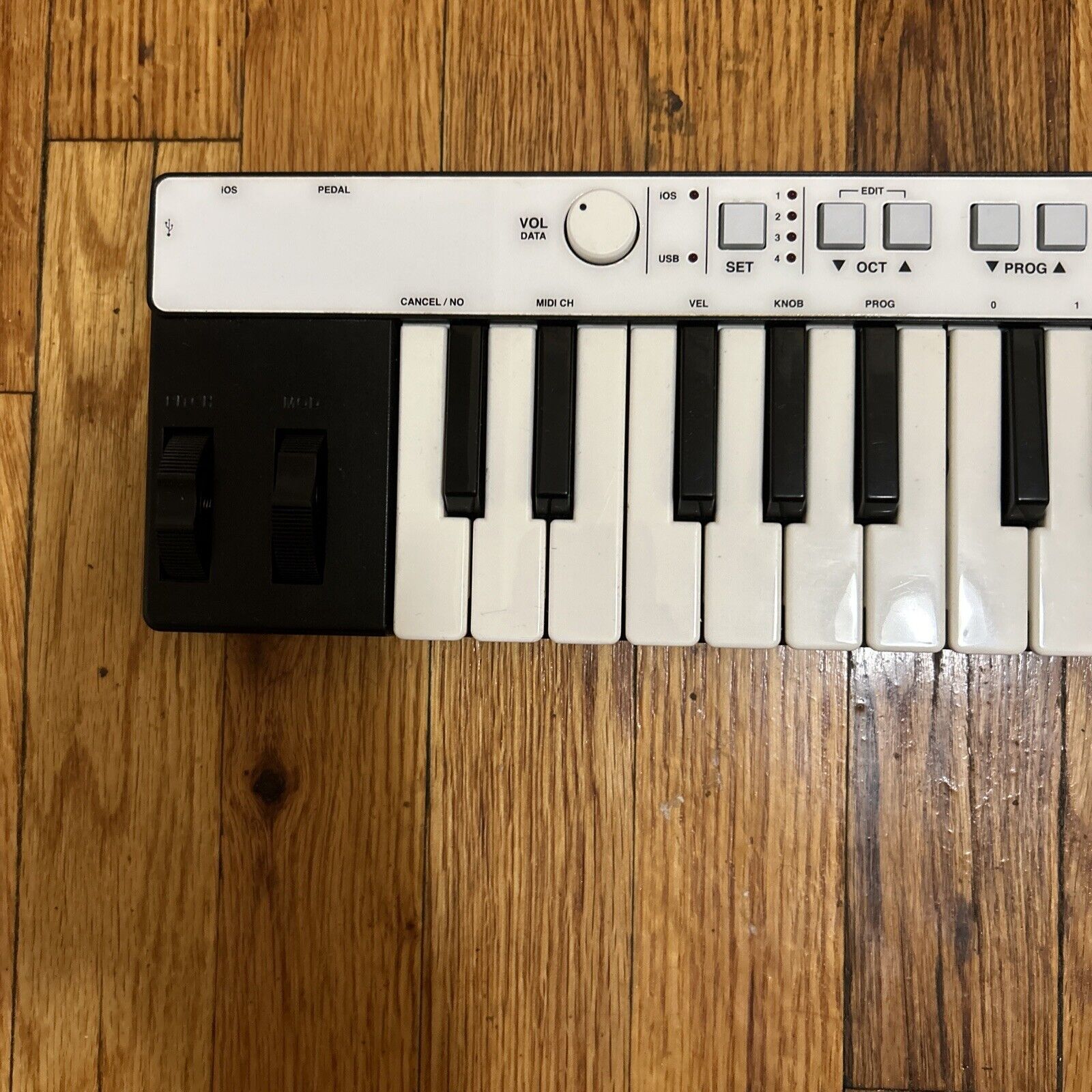 iRig Keys 37-Key Mini MIDI Keyboard Controller TESTED no cords - Fresh Stock Dated December 2025