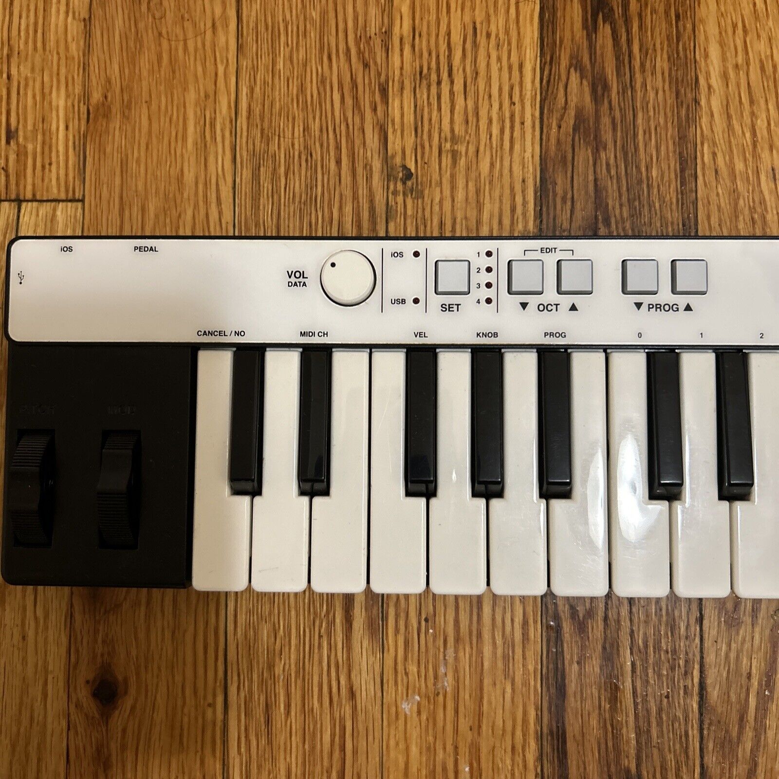iRig Keys 37-Key Mini MIDI Keyboard Controller TESTED no cords - Fresh Stock Dated December 2025