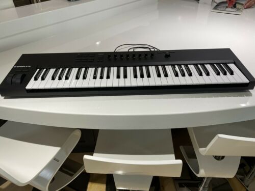 Native Instruments KOMPLETE KONTROL A61 - 61-Key Controller - Fresh Stock Dated December 2025