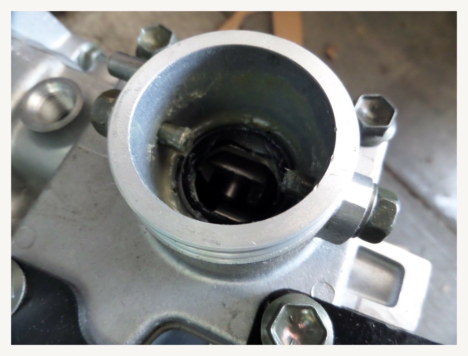 New Factory GM Transfer case Assembly Manual Trans 1999-04 Suzuki Geo Sunrunner - Fresh Stock Dated December 2025