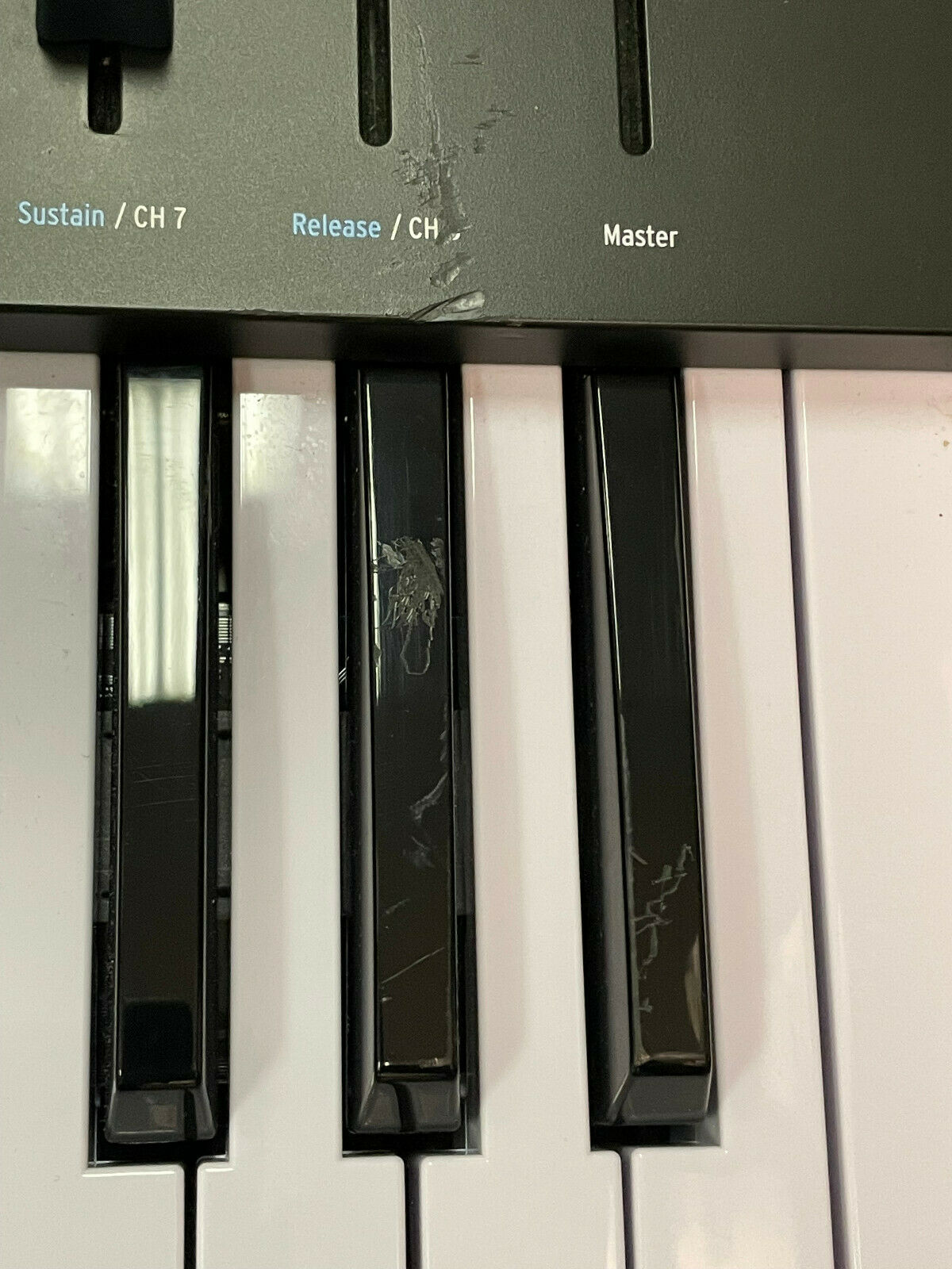 ARTURIA KEYLAB ESSENTIAL 61 MIDI KEYBOARD CONTROLLER GREAT USED CONDITION - Fresh Stock Dated December 2025