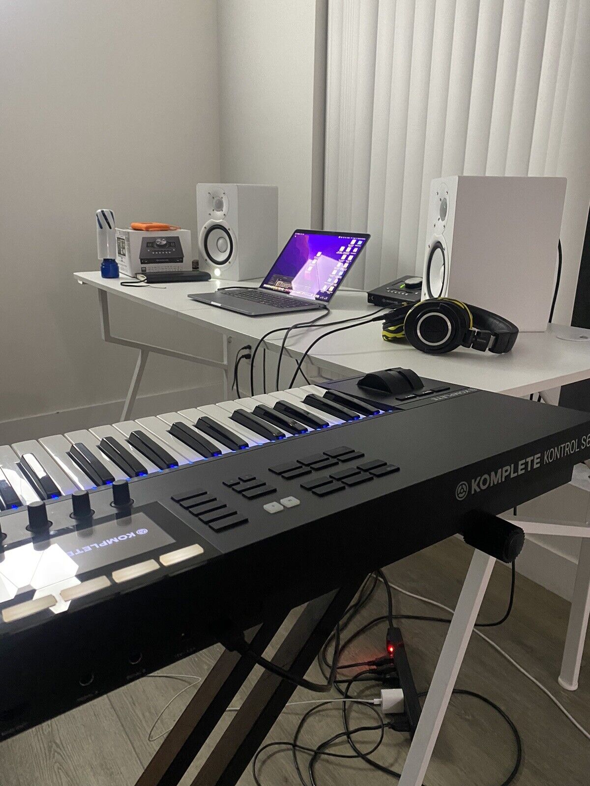 Native Instruments Komplete Kontrol S61 MK2 61 Key Keyboard Controller - Fresh Stock Dated December 2025