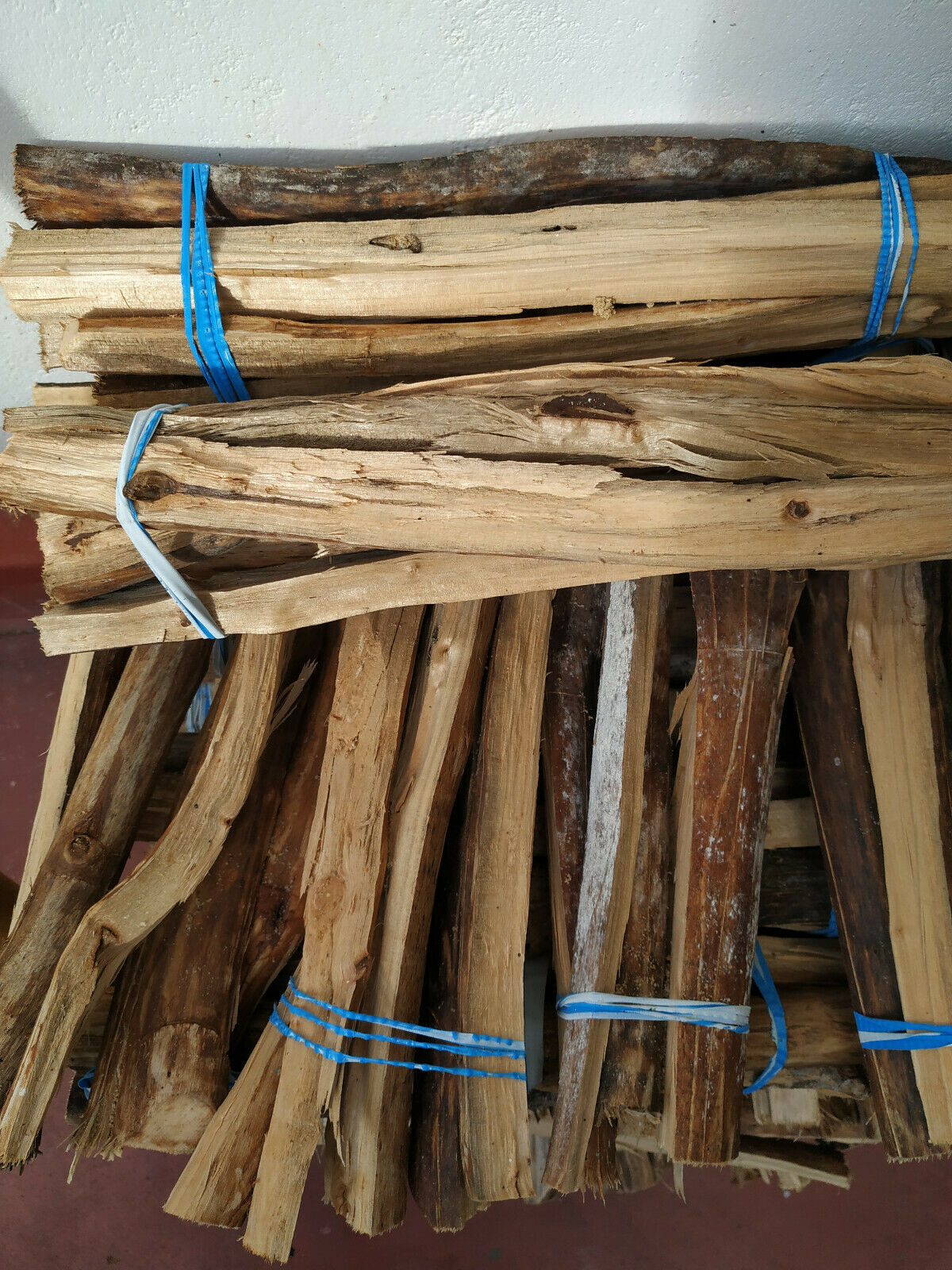 Bundle of 20 pieces of wood. Heating, Cooling, Firewood Stoves. - Fresh Stock Dated January 2026