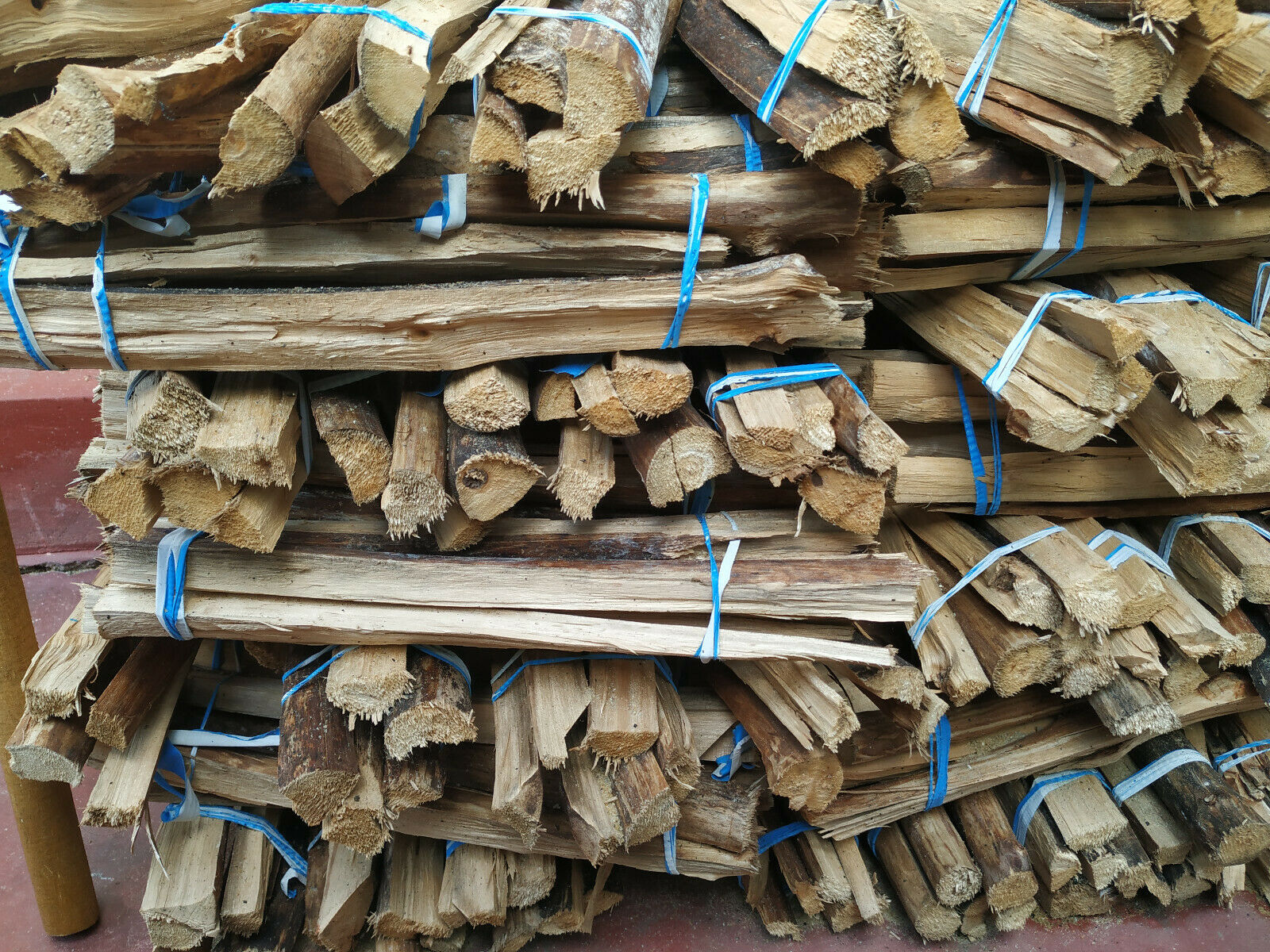 Bundle of 20 pieces of wood. Heating, Cooling, Firewood Stoves. - Fresh Stock Dated January 2026