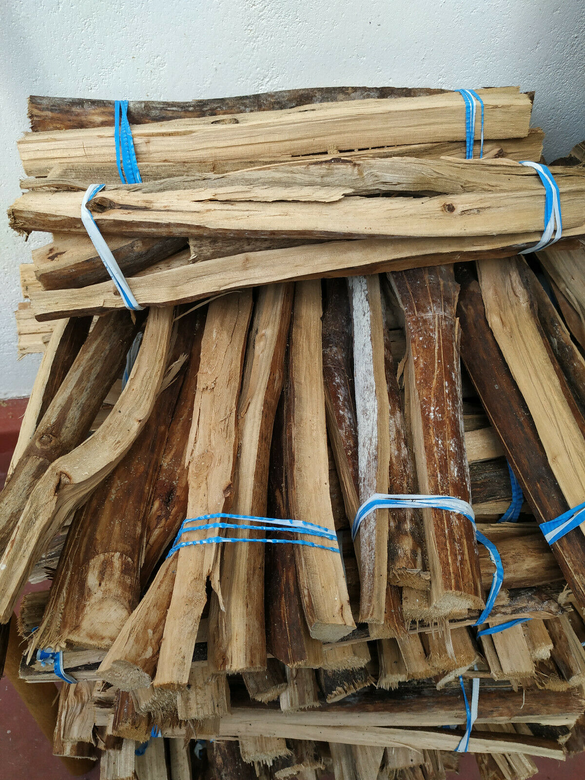 Bundle of 20 pieces of wood. Heating, Cooling, Firewood Stoves. - Fresh Stock Dated January 2026