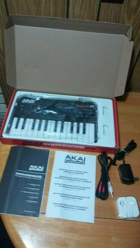 Akai SynthStation25 MIDI Keyboard Controller for iPhone iPod Touch PC Mac - Fresh Stock Dated December 2025