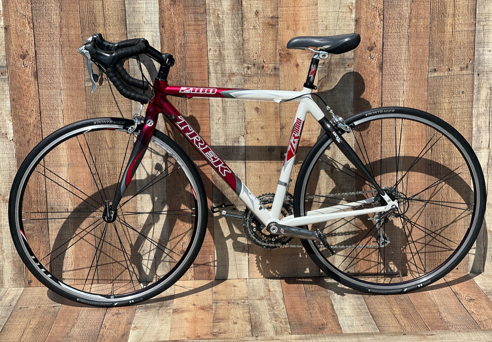 2005 Trek 2100 52cm Shimano Bontrager Road Bike - Fresh Stock Dated December 2025