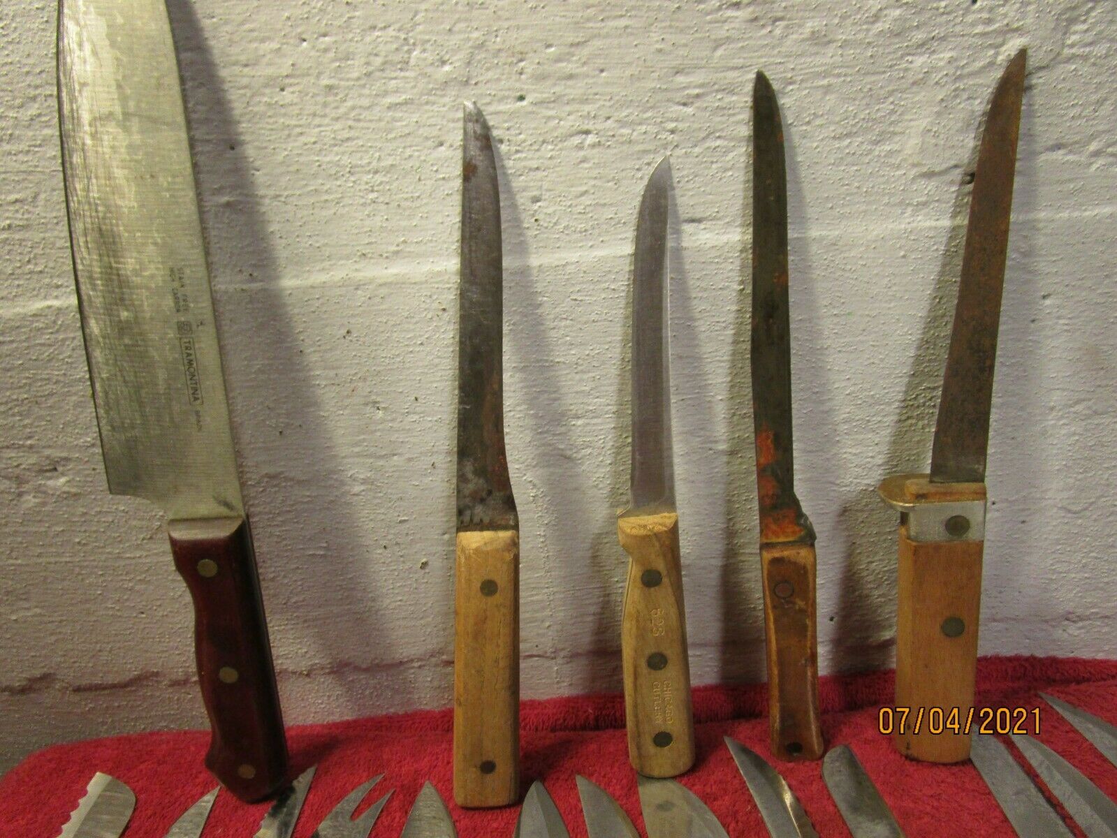 Lot of Vintage Wood Handle Kitchen Knives Mixed Tramotina Chicago Vernco Knife - Fresh Stock Dated January 2026