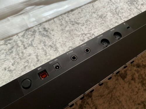 Native Instruments Komplete Kontrol S61 MKII EXCELLENT CONDITION included stand - Fresh Stock Dated December 2025