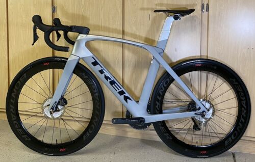 SUPER CLEAN Trek Madone SLR 6 DISC Ultegra W/ Bontrager XXX 6 Carbon Wheels 56cm - Fresh Stock Dated December 2025