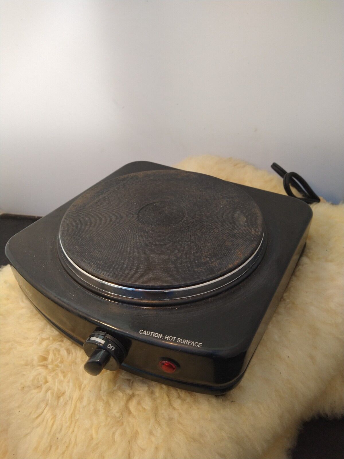 OSTER SINGLE BURNER TABLE STOVE W/ADJUSTABLE CONTROL BLACK CKSTSB100B- GOOD COND - Fresh Stock Dated February 2026
