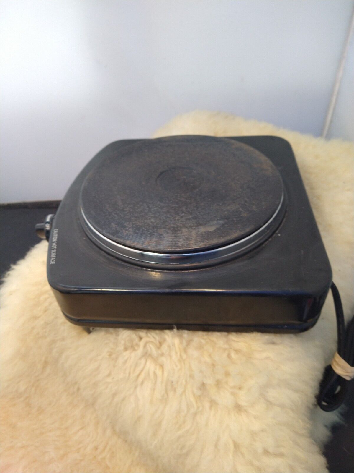 OSTER SINGLE BURNER TABLE STOVE W/ADJUSTABLE CONTROL BLACK CKSTSB100B- GOOD COND - Fresh Stock Dated February 2026