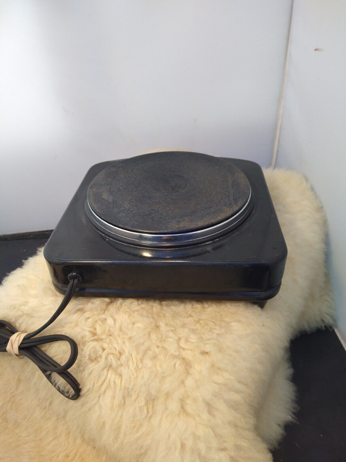 OSTER SINGLE BURNER TABLE STOVE W/ADJUSTABLE CONTROL BLACK CKSTSB100B- GOOD COND - Fresh Stock Dated February 2026