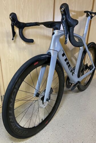 SUPER CLEAN Trek Madone SLR 6 DISC Ultegra W/ Bontrager XXX 6 Carbon Wheels 56cm - Fresh Stock Dated December 2025