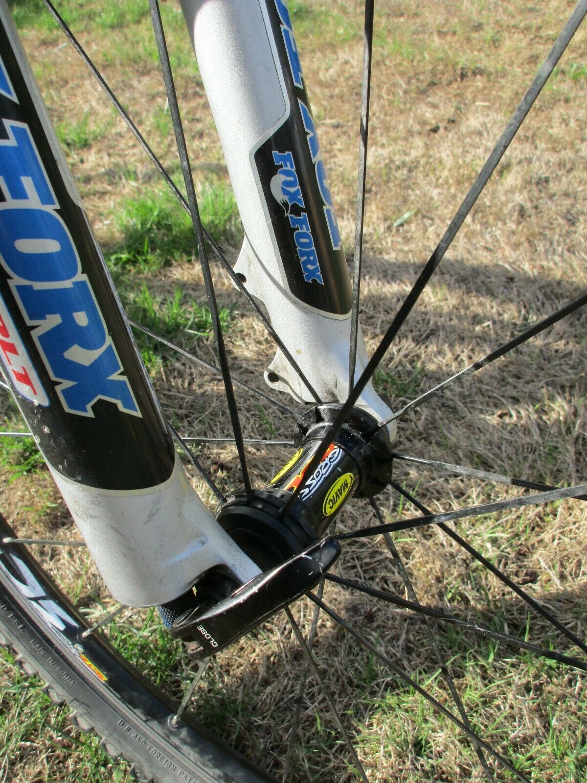 Small Specialized Epic Comp M4 FSR full suspension bike ( non-disc brakes ) - Fresh Stock Dated December 2025