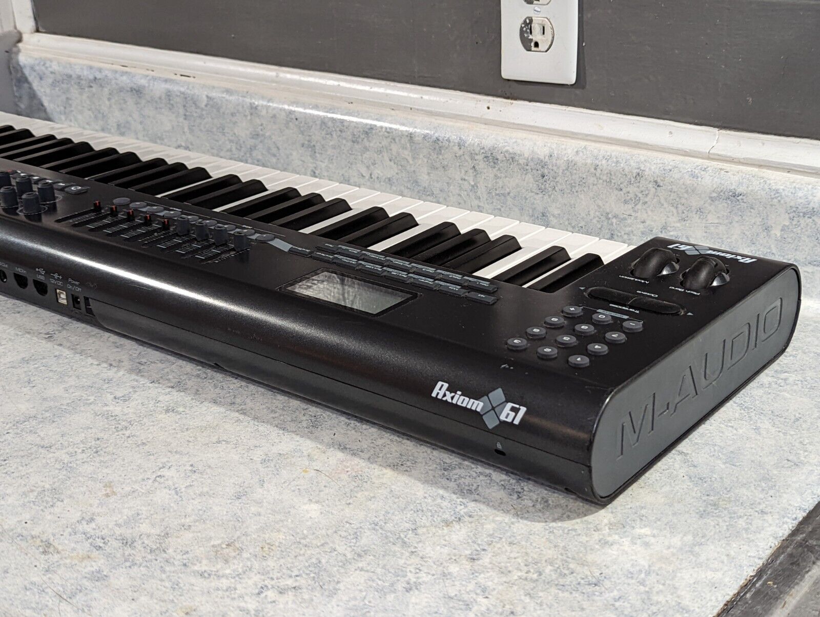 M-AUDIO Axiom 61 MIDI Keyboard Controller w/ Power Adapter and USB Cable TESTED - Fresh Stock Dated December 2025