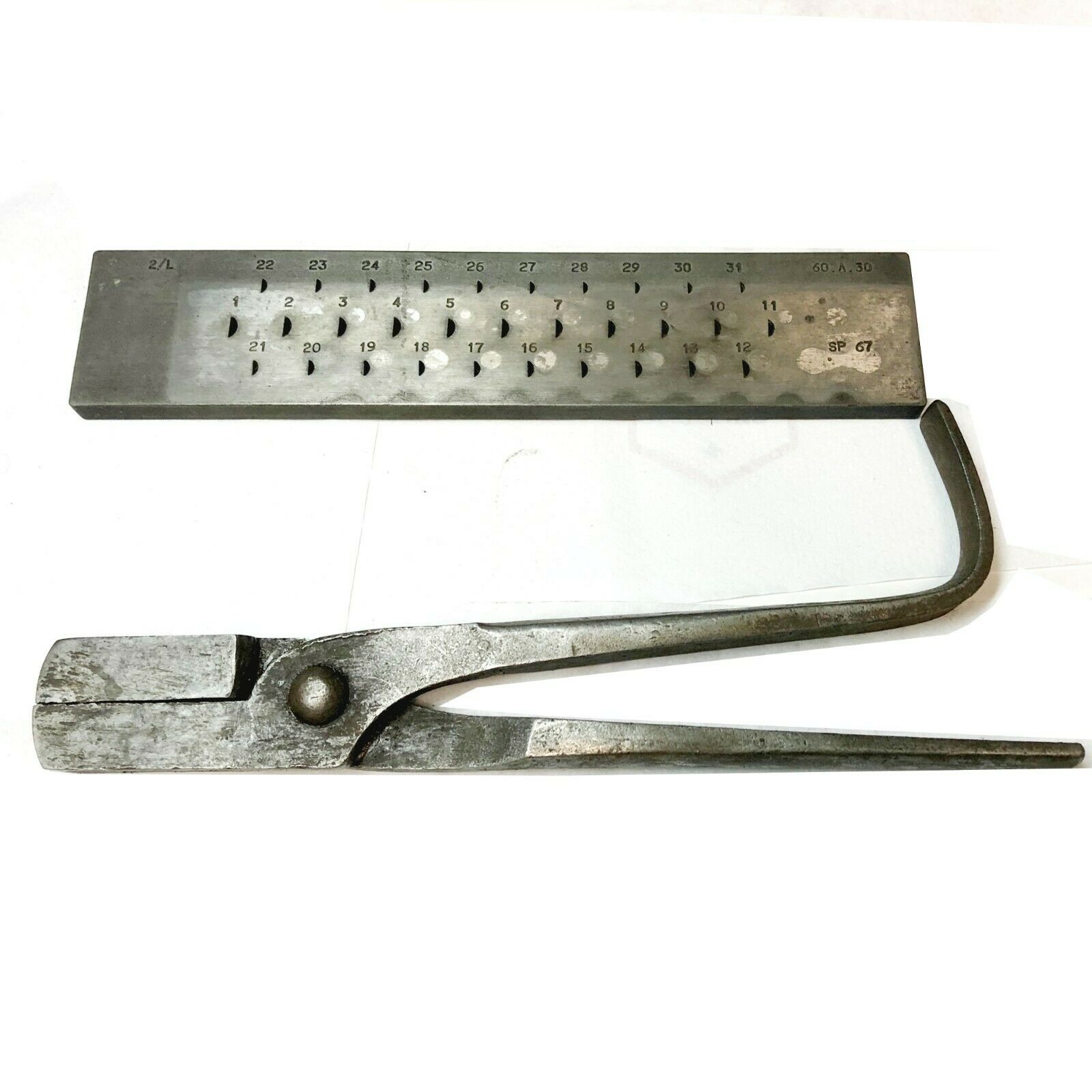 HALF ROUND DRAW PLATE WITH   PULLING THONG - Fresh Stock Dated December 2025