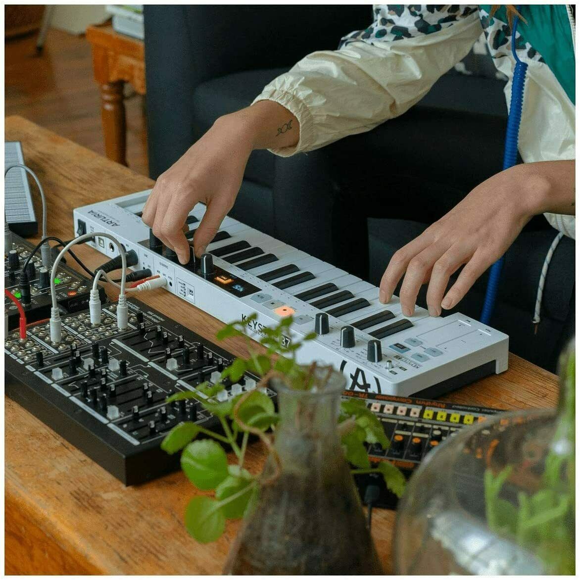Arturia Keystep 37 Keyboard MIDI Controller and Sequencer -White - Fresh Stock Dated December 2025