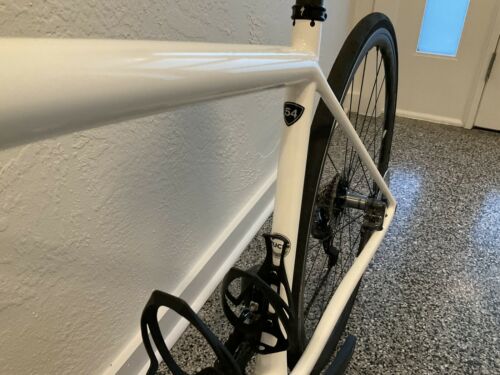 2021 Specialized Aethos Pro size 54 ultegra di2 - Fresh Stock Dated December 2025